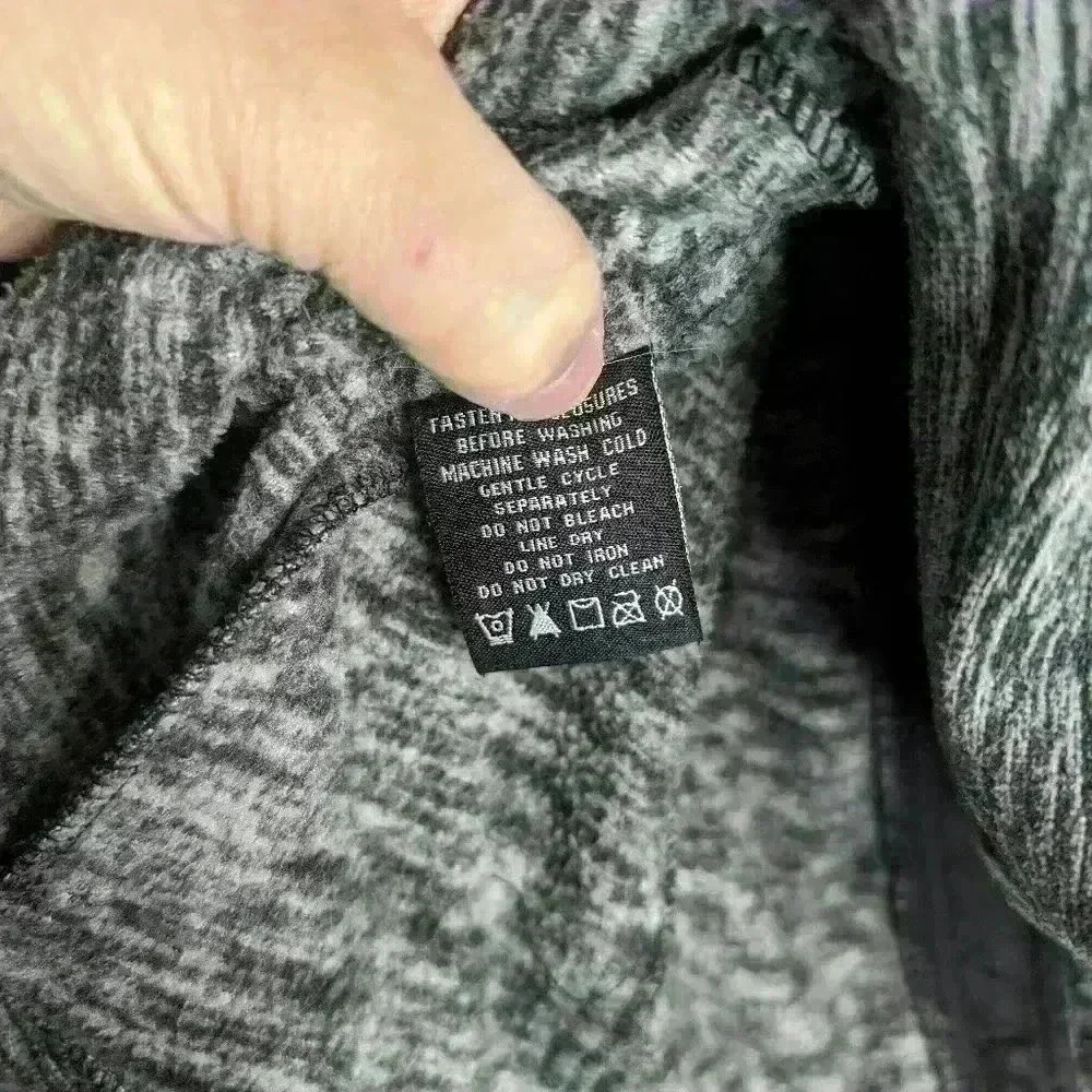 {Snozu} size medium•full zip sweater•black and grey - Picture 13 of 14